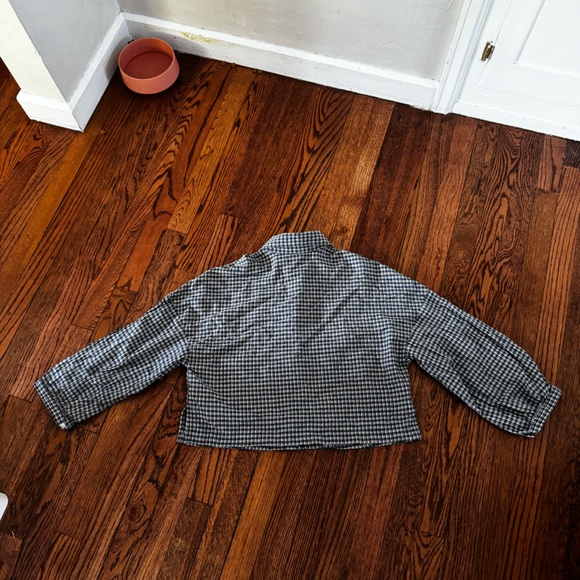 Beaton Linen Crop Button Up - Picture 2 of 4